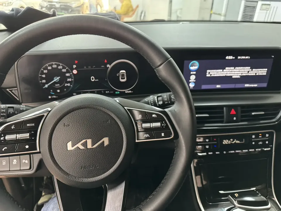 Kia Seltos 1.5L IVT Premium Edition 2023 — миниатюра 4