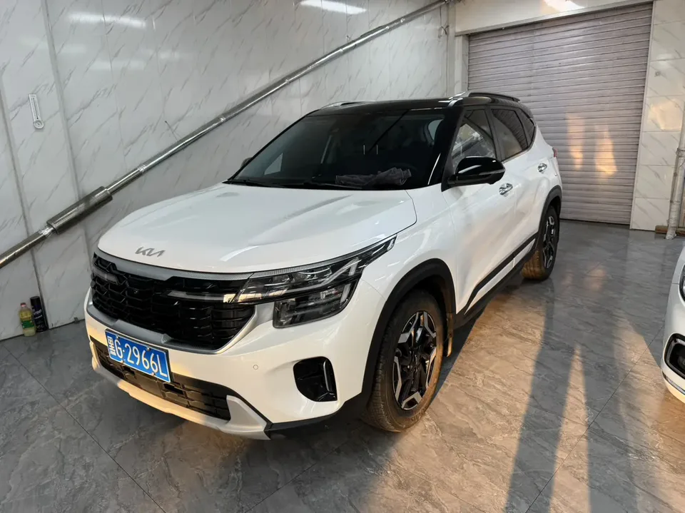 Kia Seltos 1.5L IVT Premium Edition 2023 — фото 1, купить с доставкой в Москву