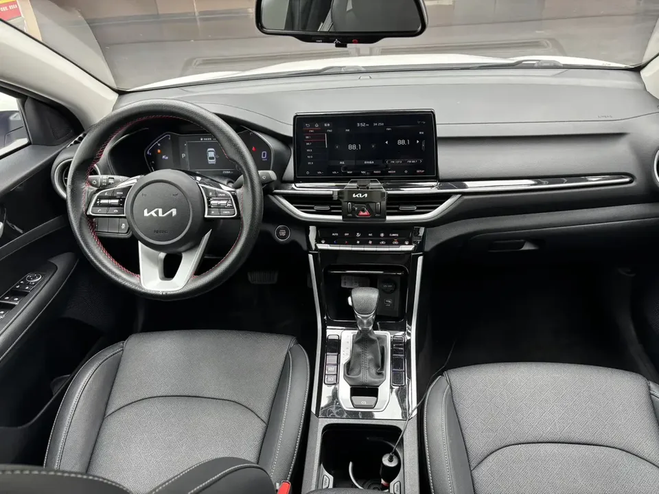 Kia K3 K3 2021 facelift 1.5L CVT fashion version 2022 — thumbnail 3