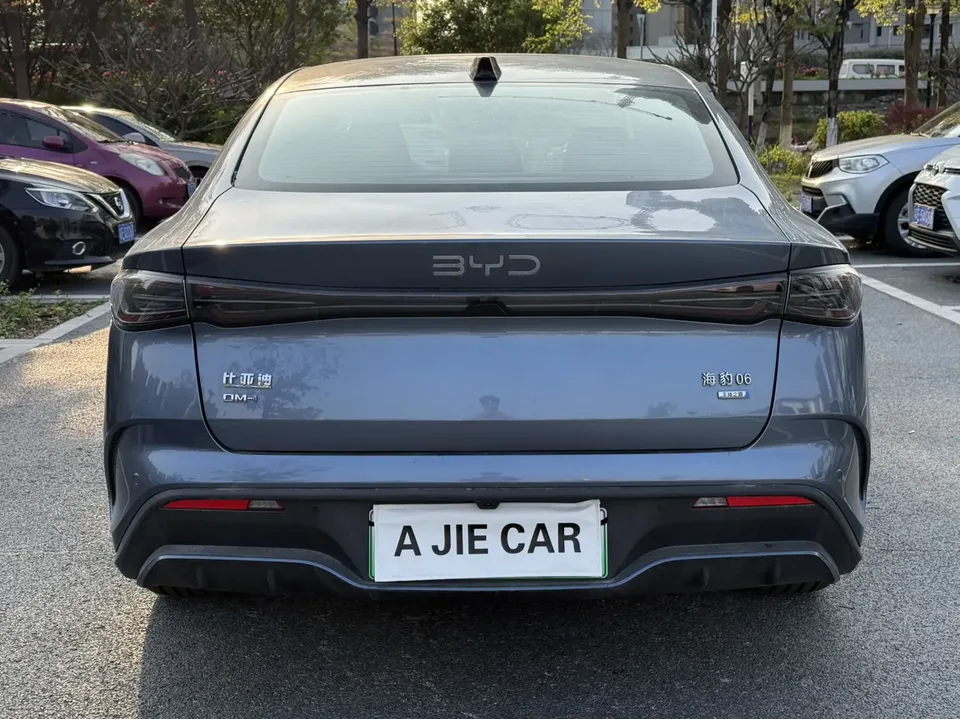 BYD Seal 06DM Intelligent Driving Edition DM-i 120KM Premium Edition 2025 — миниатюра 2