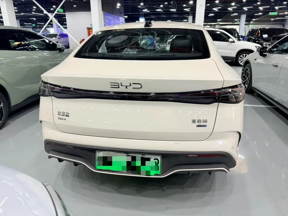 BYD Seal 06DM Intelligent Driving Edition DM-i 120KM Premium Edition 2025 — миниатюра 2