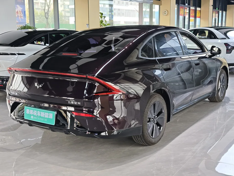 Wuling Starlight PHEV Co-creation Edition 150 Standard 2024 — миниатюра 2