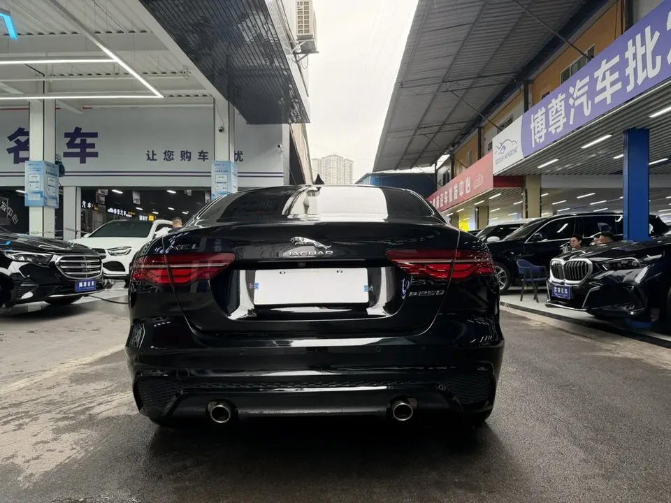 Jaguar XEL Jaguar XEL 2024 2.0T 250PS R-DYNAMIC S Progressive Sports Edition 2024 — миниатюра 2