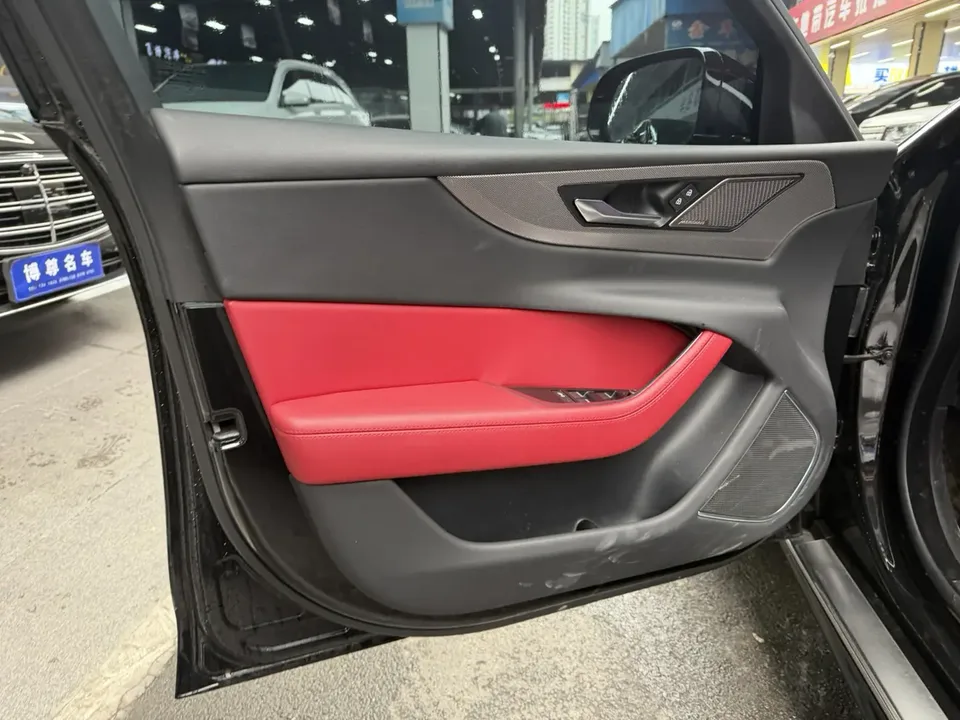 Jaguar XEL Jaguar XEL 2024 2.0T 250PS R-DYNAMIC S Progressive Sports Edition 2024 — миниатюра 3