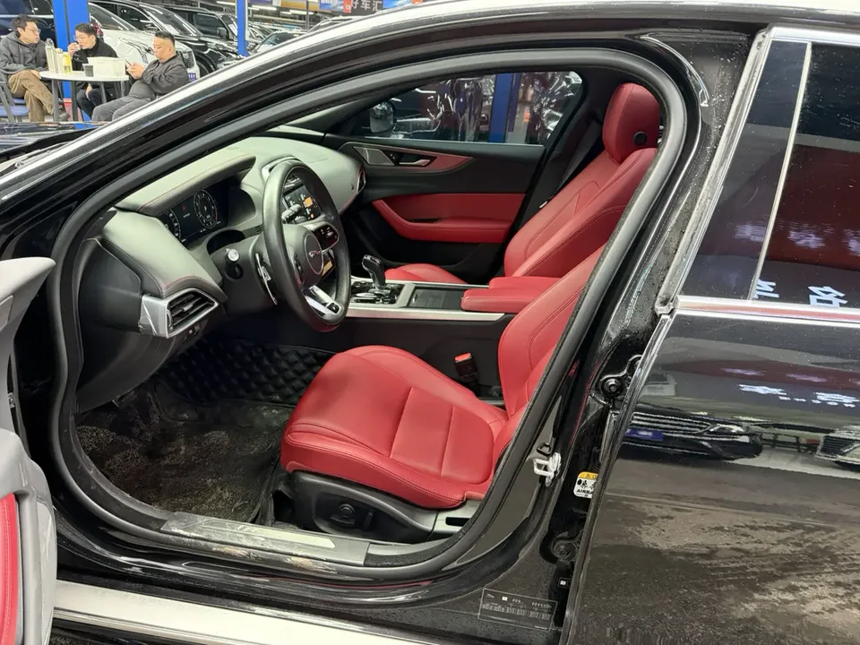 Jaguar XEL Jaguar XEL 2024 2.0T 250PS R-DYNAMIC S Progressive Sports Edition 2024 — миниатюра 4