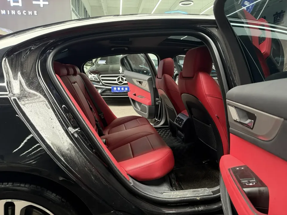 Jaguar XEL Jaguar XEL 2024 2.0T 250PS R-DYNAMIC S Progressive Sports Edition 2024 — миниатюра 5