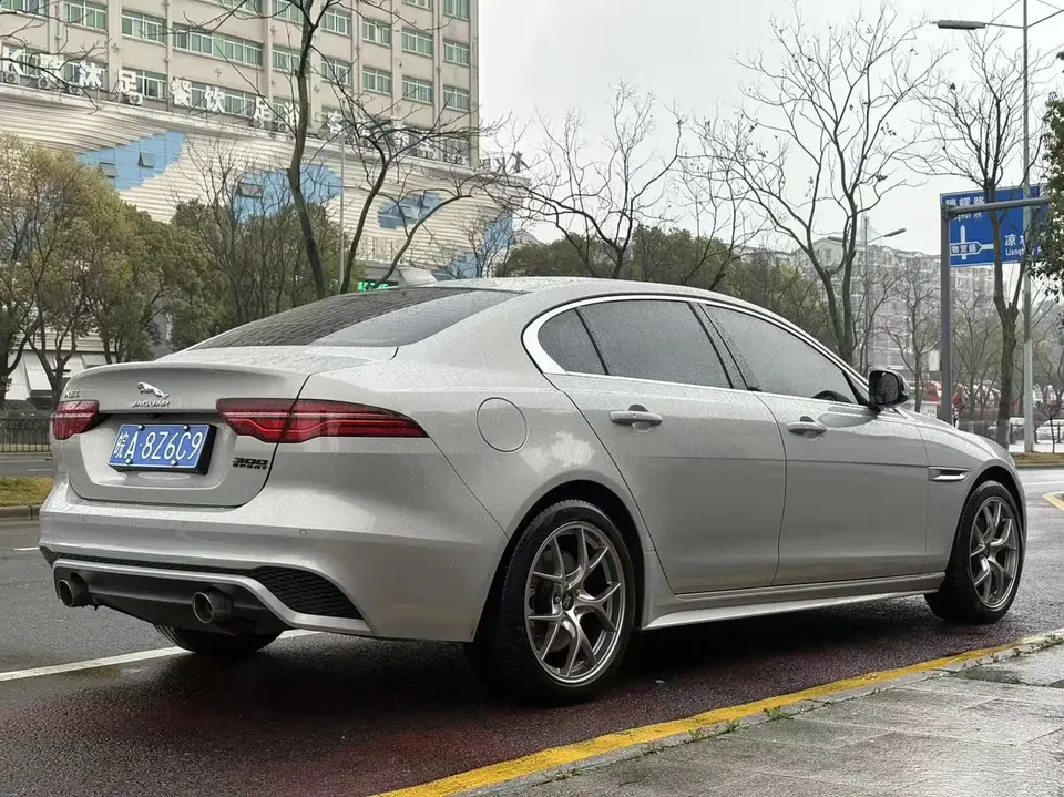 Jaguar XEL Jaguar XEL 2024 2.0T 250PS R-DYNAMIC S Progressive Sports Edition 2024 — thumbnail 2