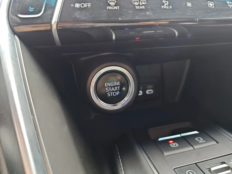 Toyota HARRIER 2.0L CVT two-wheel drive exclusive version 2024 — миниатюра 4