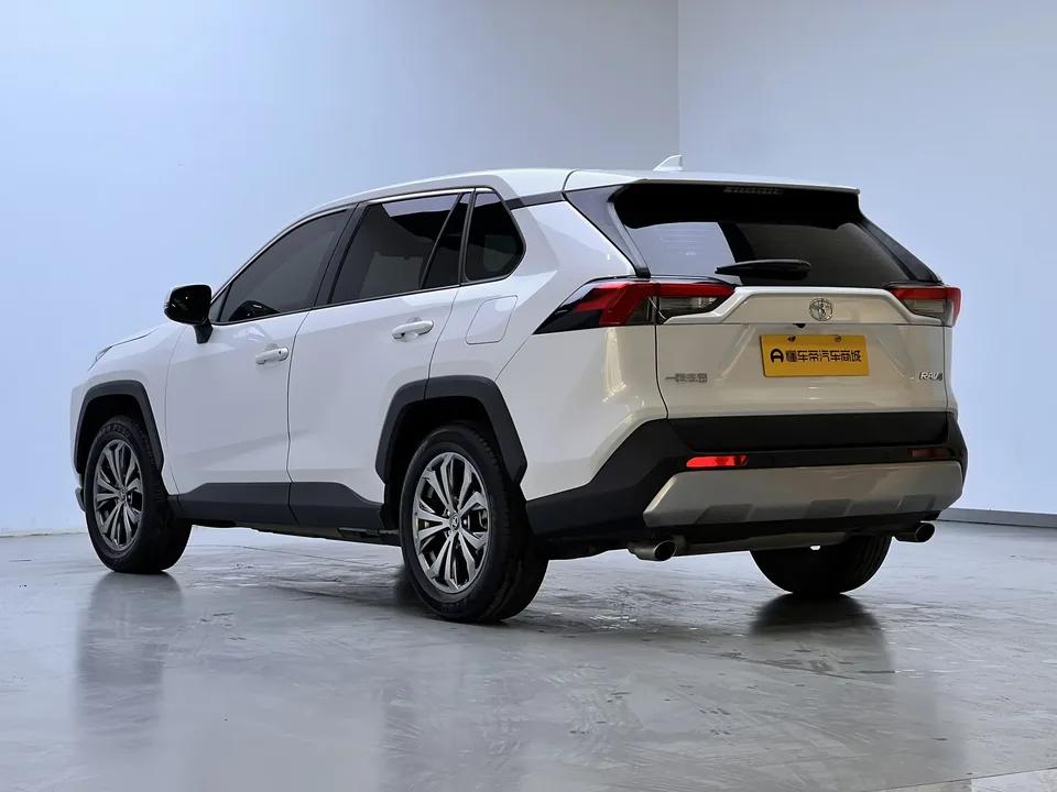 Toyota RAV4 2.0L CVT 2WD Fashion Edition 2024 — миниатюра 2
