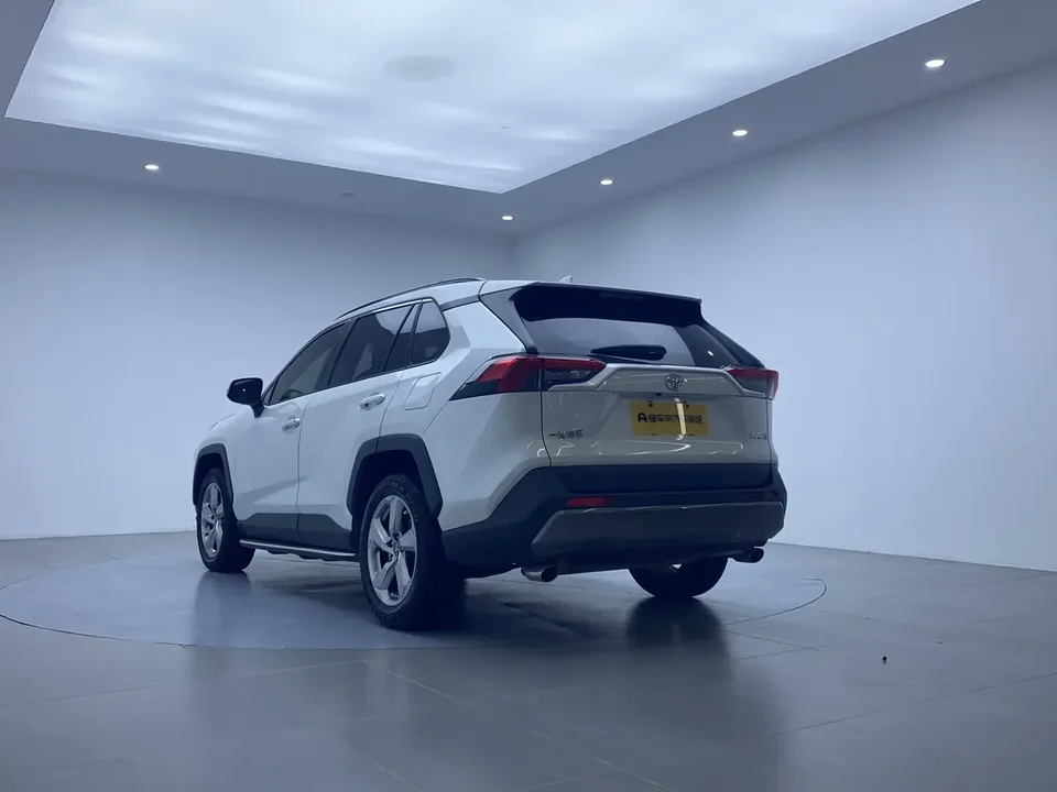 Toyota RAV4 2.0L CVT 2WD Fashion Edition 2022 — миниатюра 2