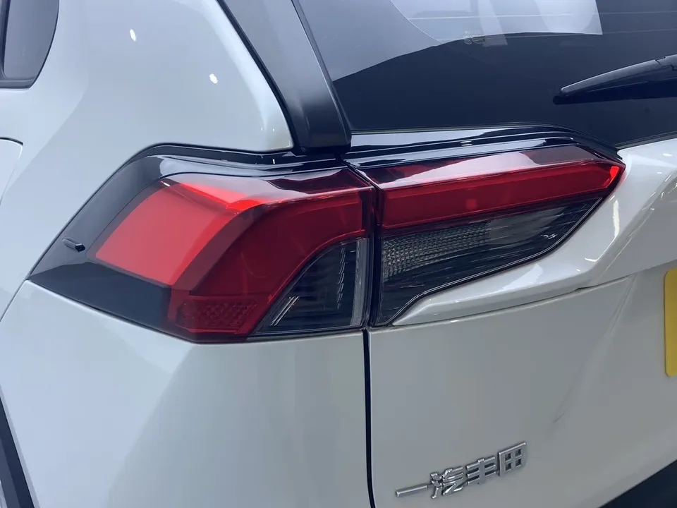 Toyota RAV4 2.0L CVT 2WD Fashion Edition 2022 — миниатюра 4