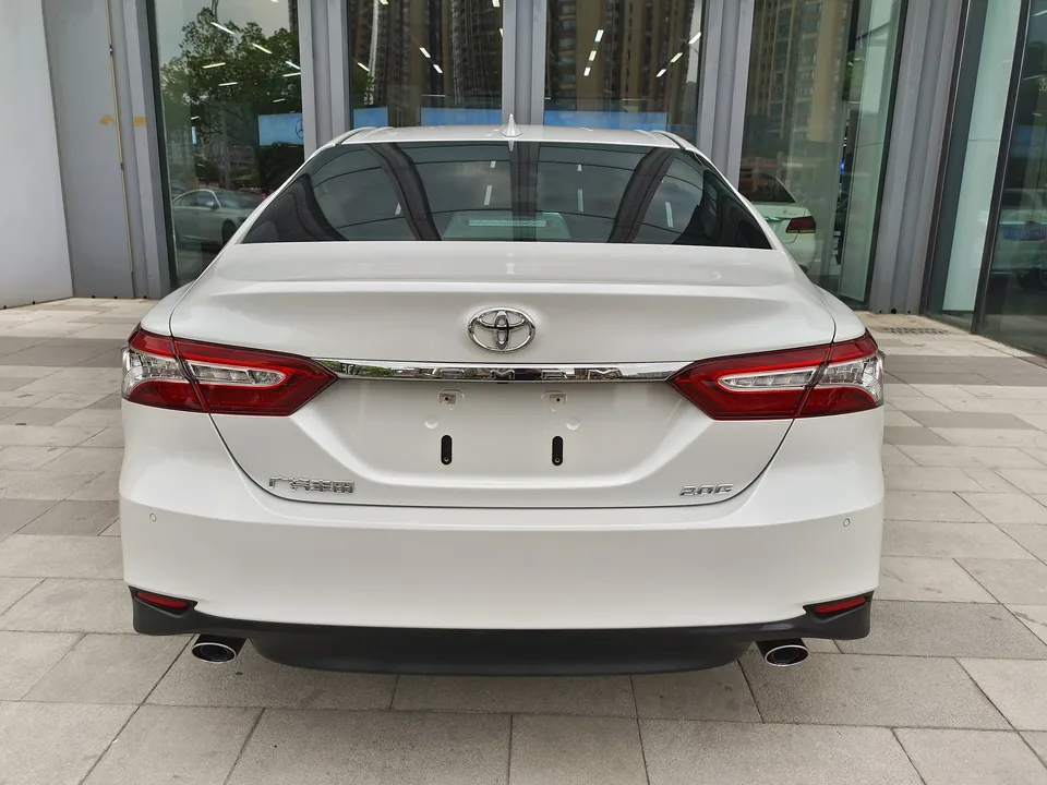 Toyota Camry 2.0G Deluxe Edition 2022 — миниатюра 2