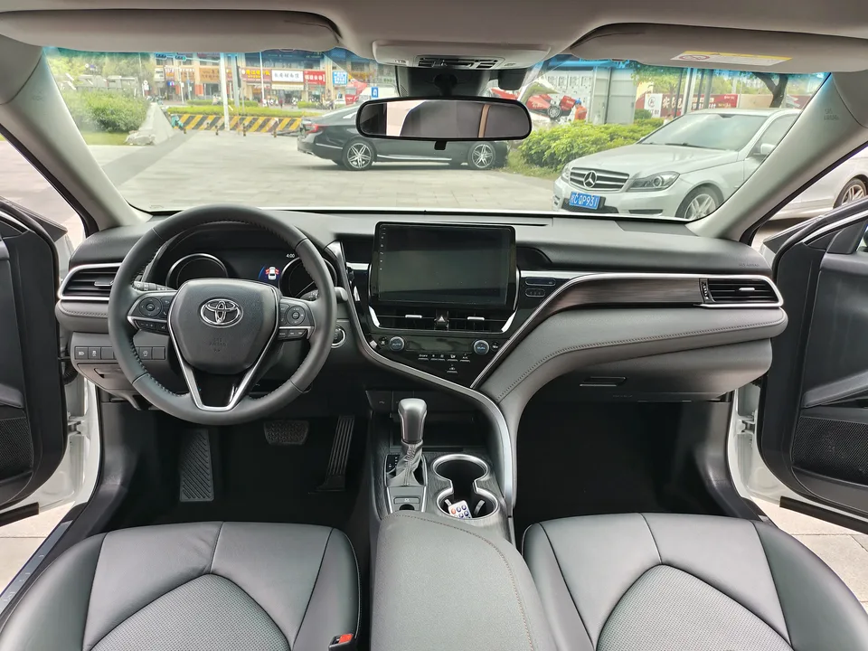 Toyota Camry 2.0G Deluxe Edition 2022 — миниатюра 3