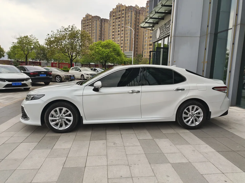 Toyota Camry 2.0G Deluxe Edition 2022 — миниатюра 4