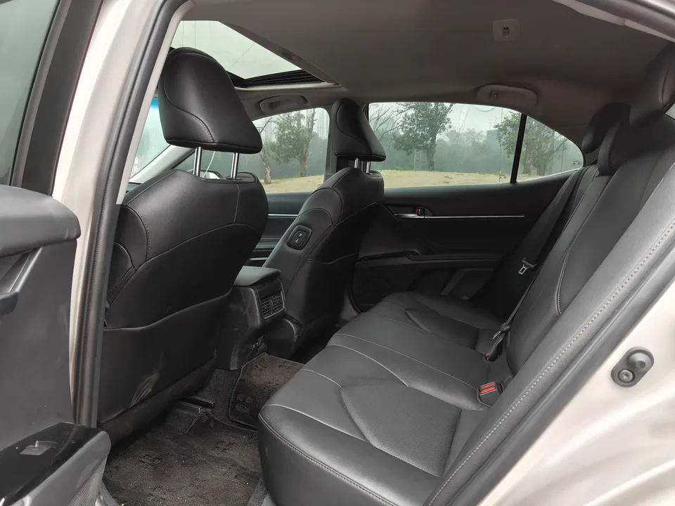 Toyota Camry 2.0G Deluxe Edition 2022 — миниатюра 4