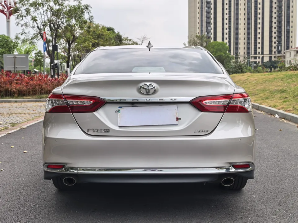 Toyota Camry 2.0G Deluxe Edition 2024 — миниатюра 2