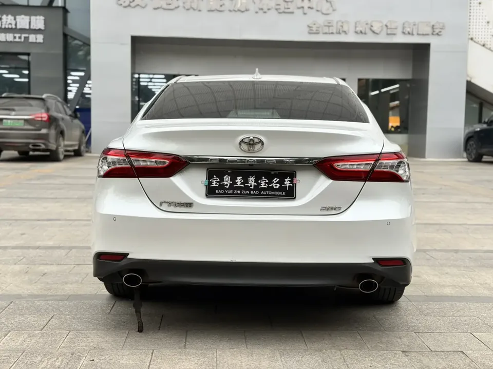 Toyota Camry 2.0G Deluxe Edition 2022 — миниатюра 2