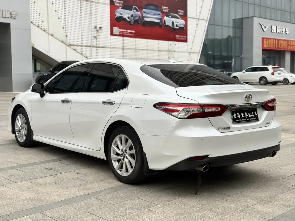 Toyota Camry 2.0G Deluxe Edition 2022 — миниатюра 4