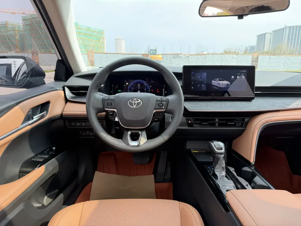 Toyota Camry Hybrid 2.0HGVP Luxury Edition 2024 — миниатюра 5