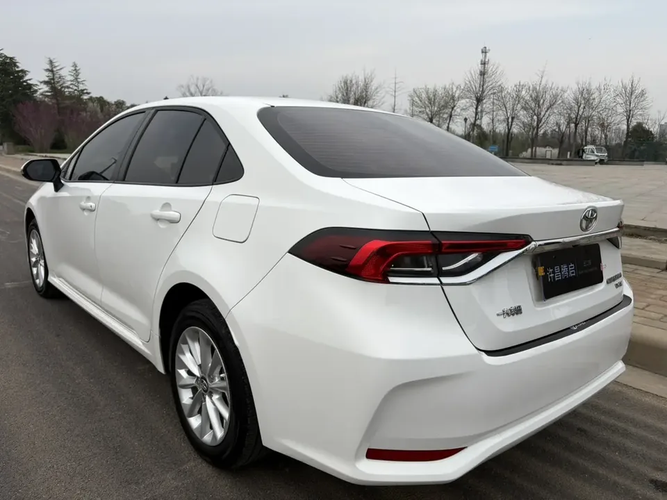 Toyota Corolla 1.2T S-CVT Elite PLUS Edition 2022 — миниатюра 2