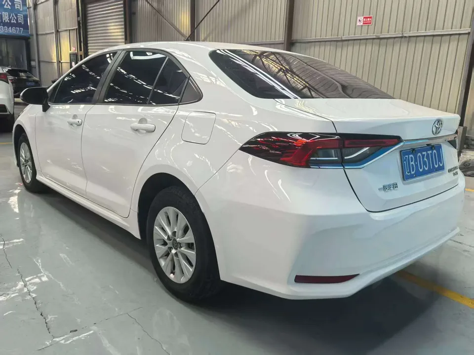 Toyota Corolla 1.2T S-CVT Pioneer Edition 2023 — миниатюра 2
