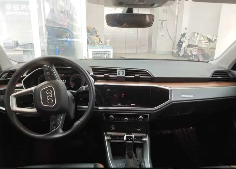 Audi Q3 Audi Q3 2022 35 TFSI Fashionable and Elegant 2022 — миниатюра 2