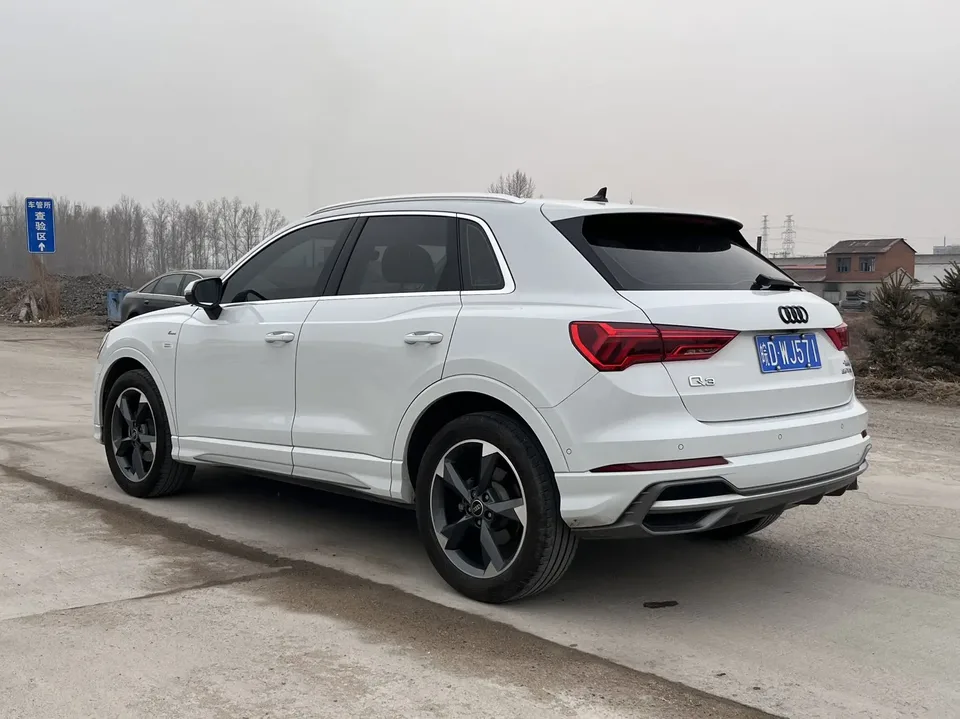 Audi Q3 Audi Q3 2022 35 TFSI aggressive and dynamic model 2022 — миниатюра 2