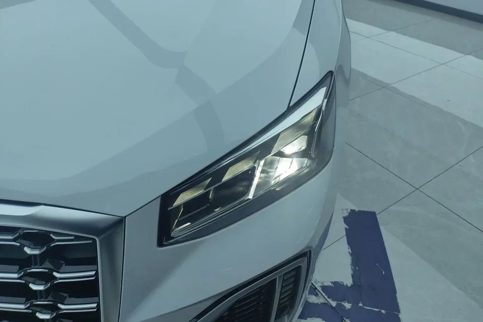Audi Q2L Audi Q2L 2022 35 TFSI aggressive and dynamic model 2022 — миниатюра 2