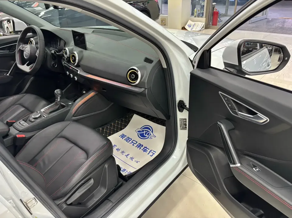 Audi Q2L Audi Q2L 2022 35 TFSI aggressive and dynamic model 2023 — миниатюра 2