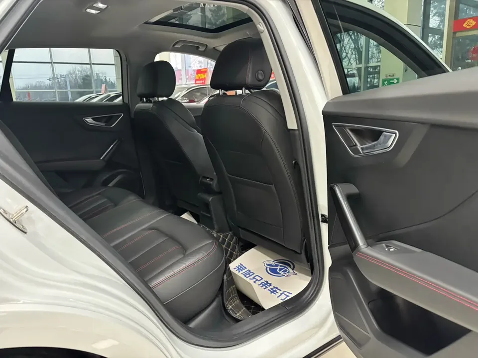 Audi Q2L Audi Q2L 2022 35 TFSI aggressive and dynamic model 2023 — миниатюра 3