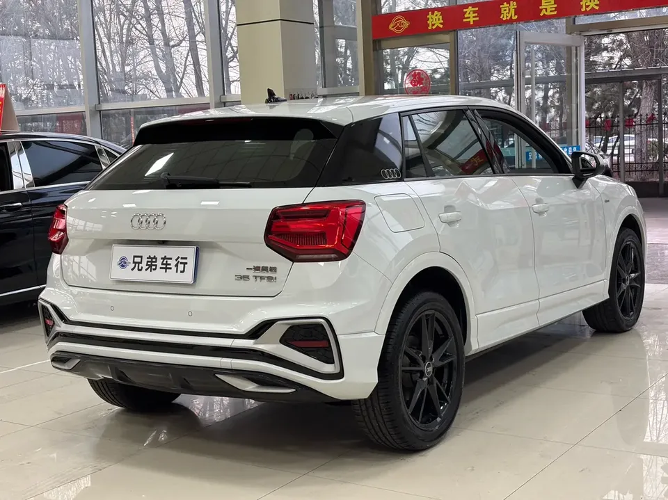 Audi Q2L Audi Q2L 2022 35 TFSI aggressive and dynamic model 2023 — миниатюра 4