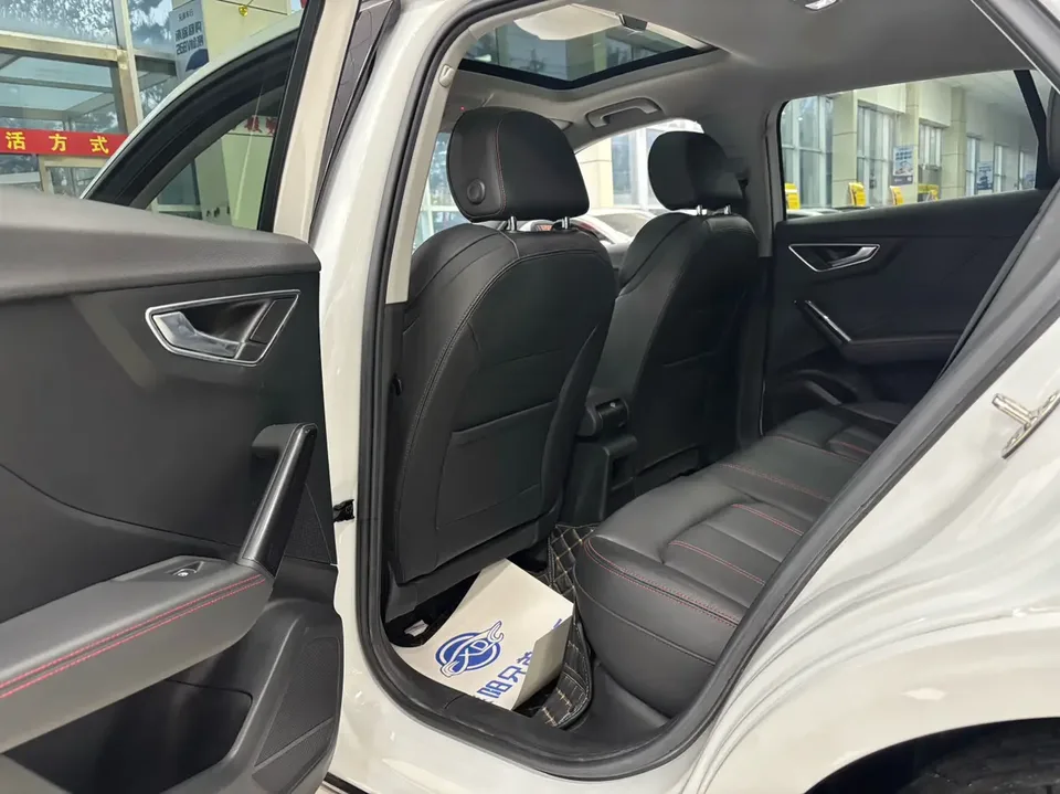 Audi Q2L Audi Q2L 2022 35 TFSI aggressive and dynamic model 2023 — миниатюра 5