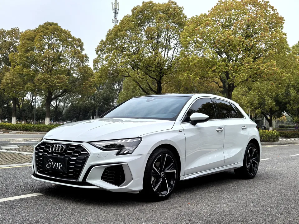 Audi A3 facelift Sportback 35 TFSI stylish and sporty 2023 — фото 1, купить с доставкой в Москву