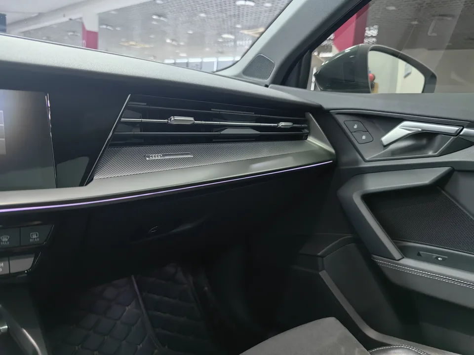 Audi A3 facelift A3L Limousine 35 TFSI luxury sports model 2023 — миниатюра 3