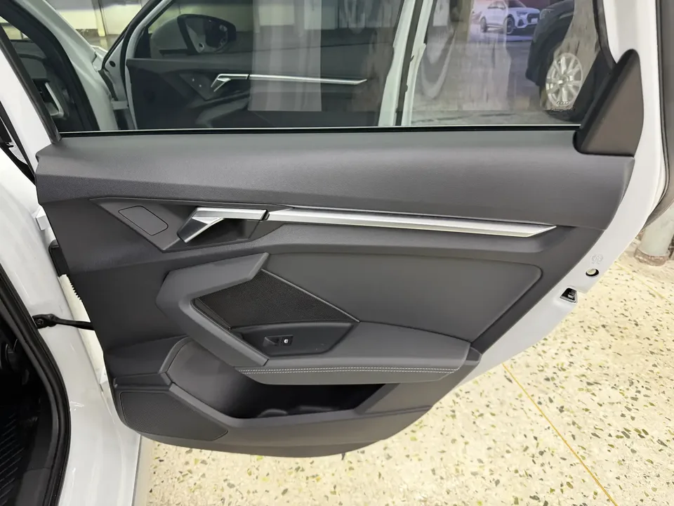 Audi A3 A3L Limousine 35 TFSI Fashion Sports 2023 — миниатюра 4