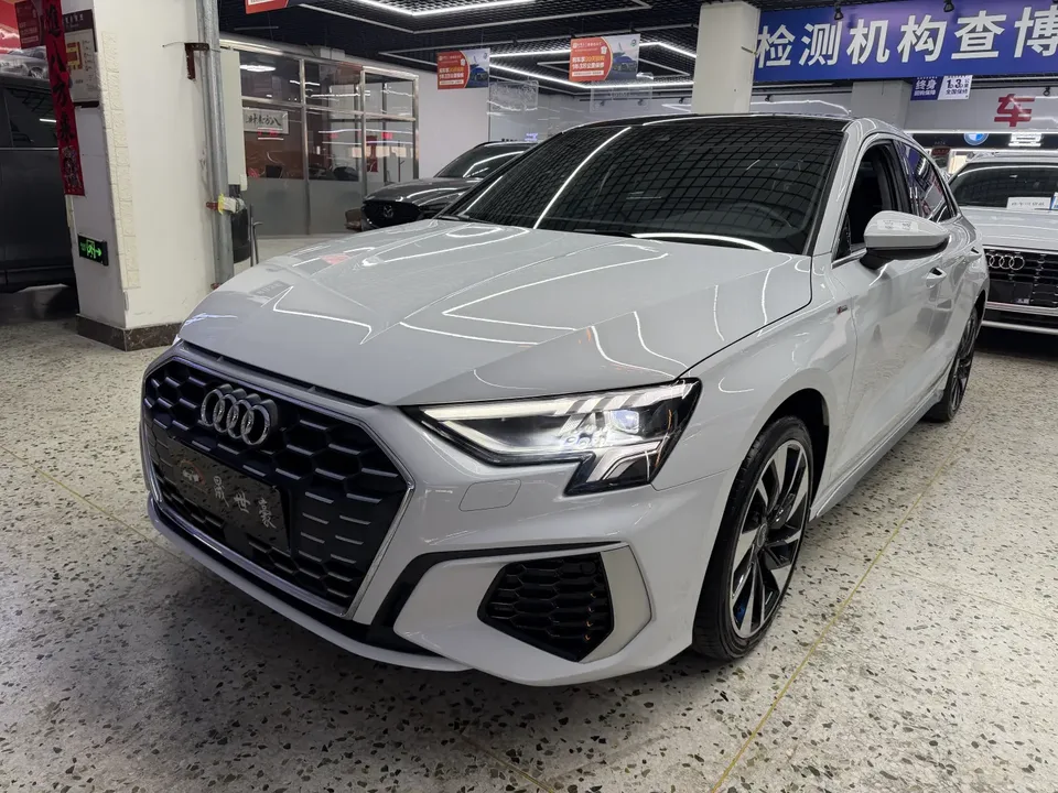 Audi A3 A3L Limousine 35 TFSI Fashion Sports 2023 — фото 1, купить с доставкой в Москву