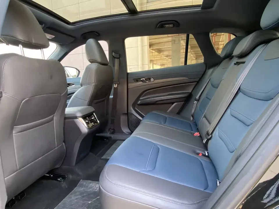 Ford Equator Sport EcoBoost 170 Premium Edition 2023 — миниатюра 3