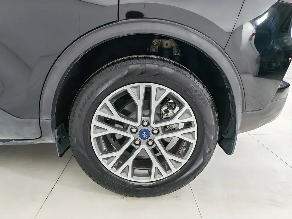 Ford Escape EcoBoost 245 2WD Premium Edition 2023 — миниатюра 3
