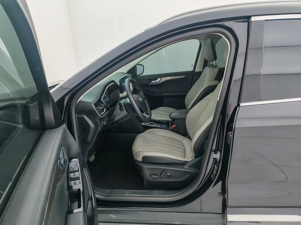 Ford Escape EcoBoost 245 2WD Premium Edition 2023 — миниатюра 5