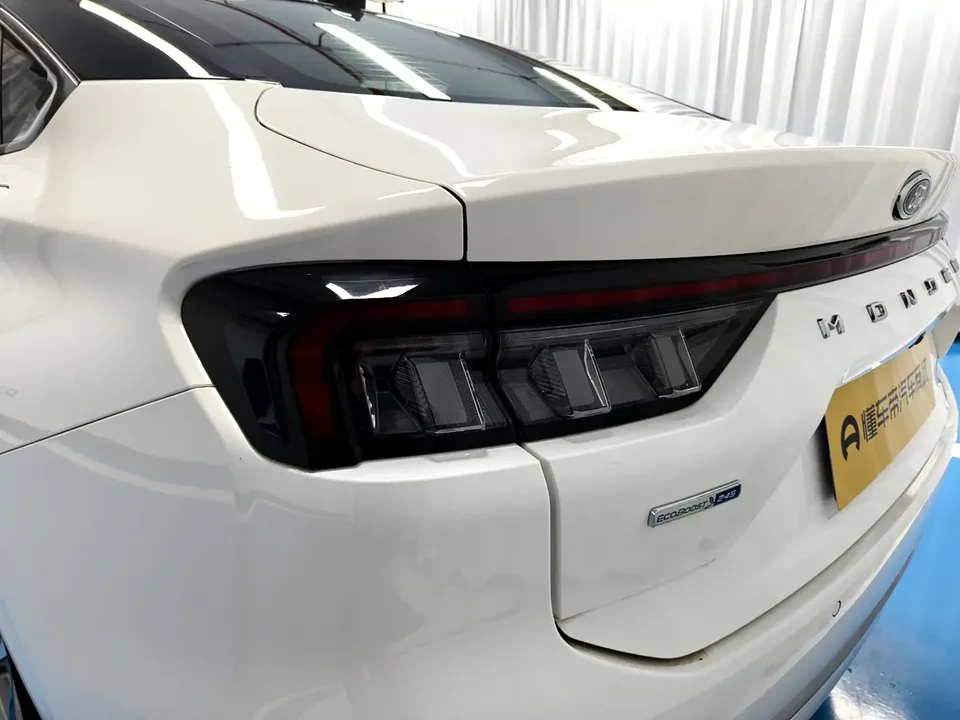 Ford Mondeo facelift EcoBoost 245 luxury model 2023 — миниатюра 4