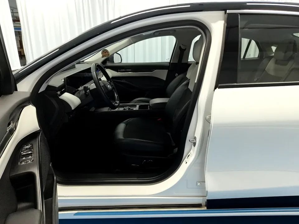 Ford Mondeo facelift EcoBoost 245 luxury model 2023 — миниатюра 5