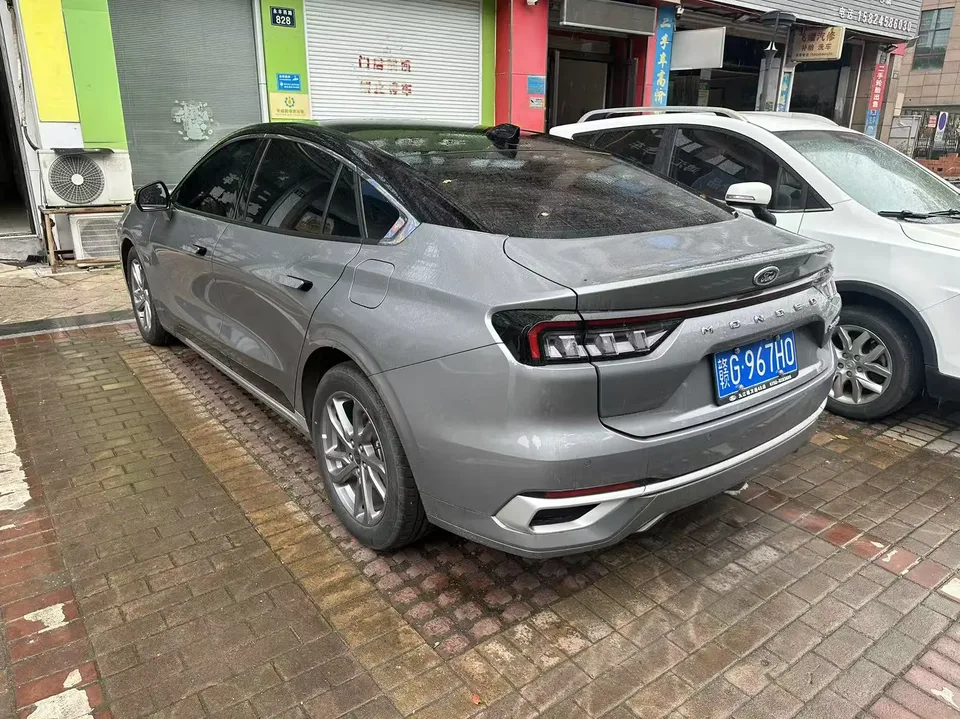 Ford Mondeo Mondeo EcoBoost 245 Luxury 2024 — миниатюра 4