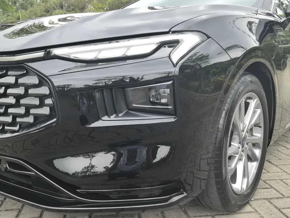Ford Mondeo Mondeo EcoBoost 180 Luxury 2023 — миниатюра 3