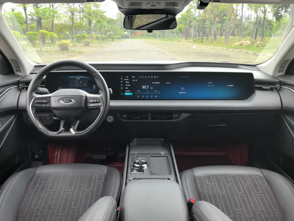 Ford Mondeo Mondeo EcoBoost 180 Luxury 2023 — миниатюра 4