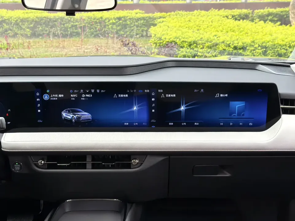Ford Mondeo facelift EcoBoost 245 luxury model 2022 — миниатюра 3