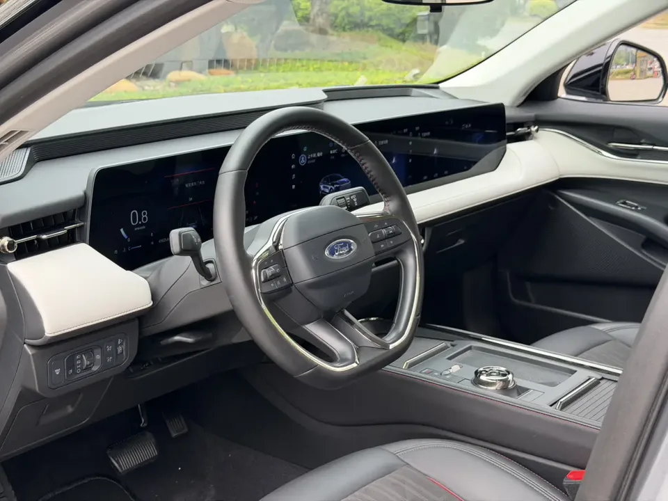 Ford Mondeo facelift EcoBoost 245 luxury model 2022 — миниатюра 4