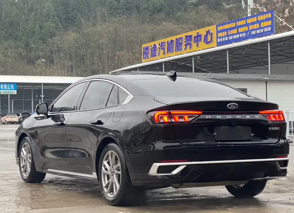 Ford Mondeo Mondeo EcoBoost 180 Luxury 2024 — миниатюра 4