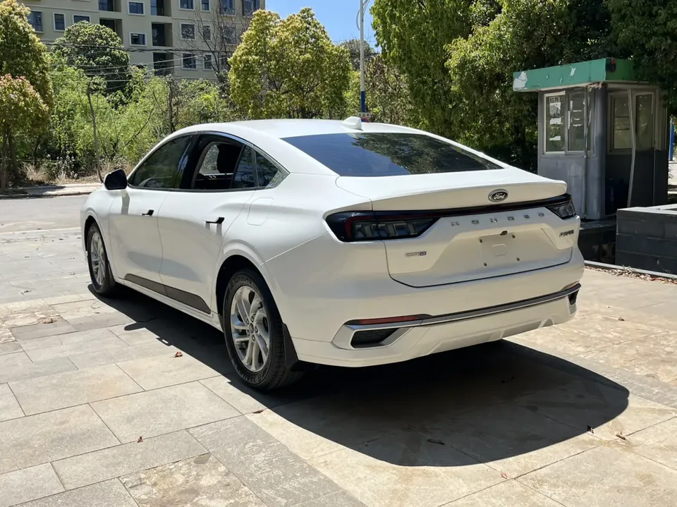 Ford Mondeo facelift EcoBoost 245 Fashion Edition 2023 — миниатюра 2