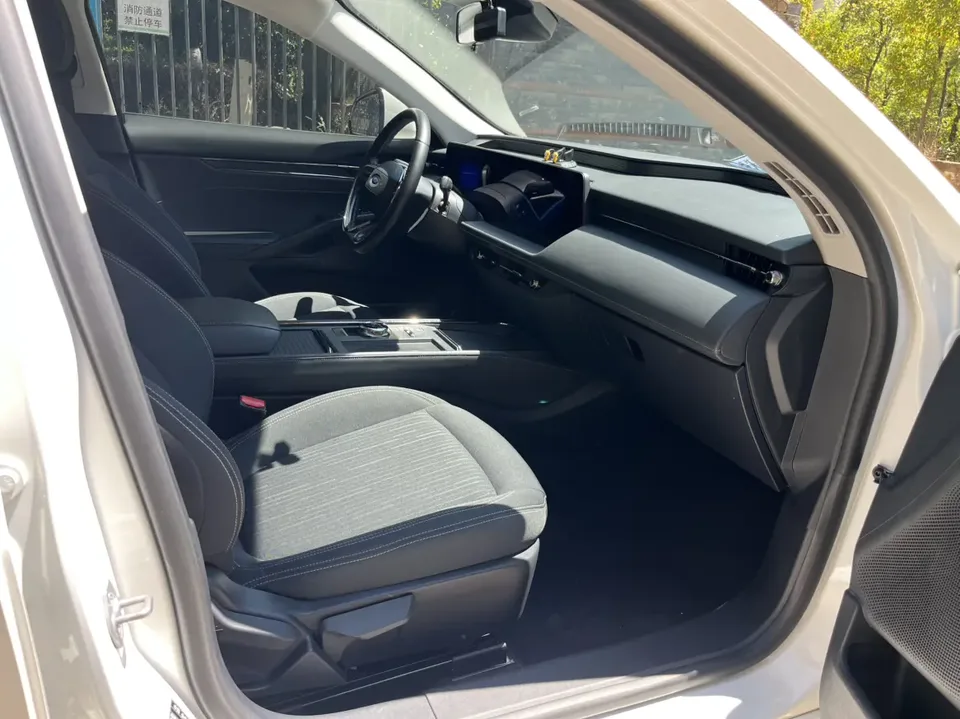 Ford Mondeo facelift EcoBoost 245 Fashion Edition 2023 — миниатюра 5