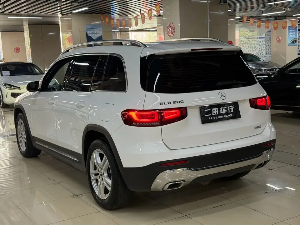 Mercedes-Benz GLB-Class second facelift GLB 200 dynamic version 2022 — миниатюра 2